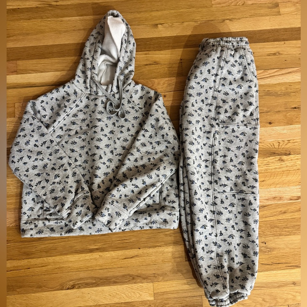 Pink Lily Light Gray and Blue Dainty Floral Loungewear Set